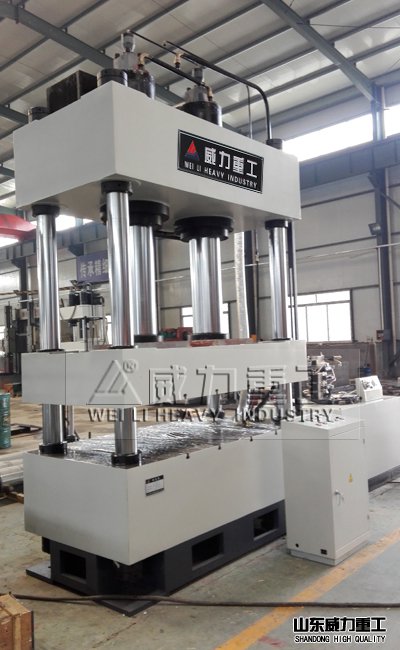 400噸四柱萬能液壓機(jī)車間實景拍攝