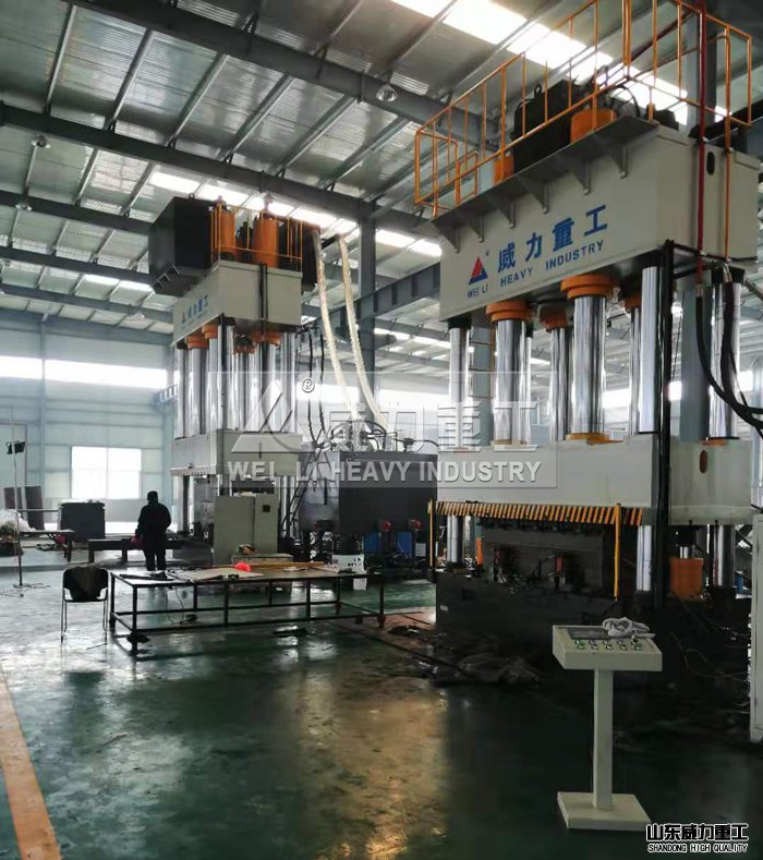 油壓機客戶生產(chǎn)汽車沖壓件現(xiàn)場