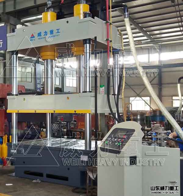 豬用復(fù)合漏糞板生產(chǎn)設(shè)備-315噸四柱油壓機(jī)